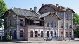 Zabytkowy dworzec kolejowy w Ostrowcu Świętokrzyskim przejdzie rewitalizację