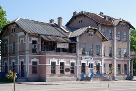 Zabytkowy dworzec kolejowy w Ostrowcu Świętokrzyskim przejdzie rewitalizację