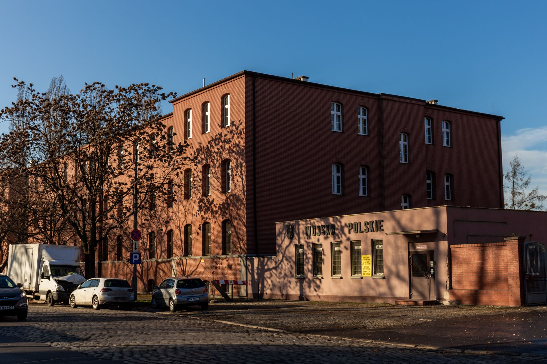 Wrocław: AMW przebuduje budynki dawnej, zabytkowej jednostki wojskowej na Szczepinie. Przeniesie tam siedzibę 