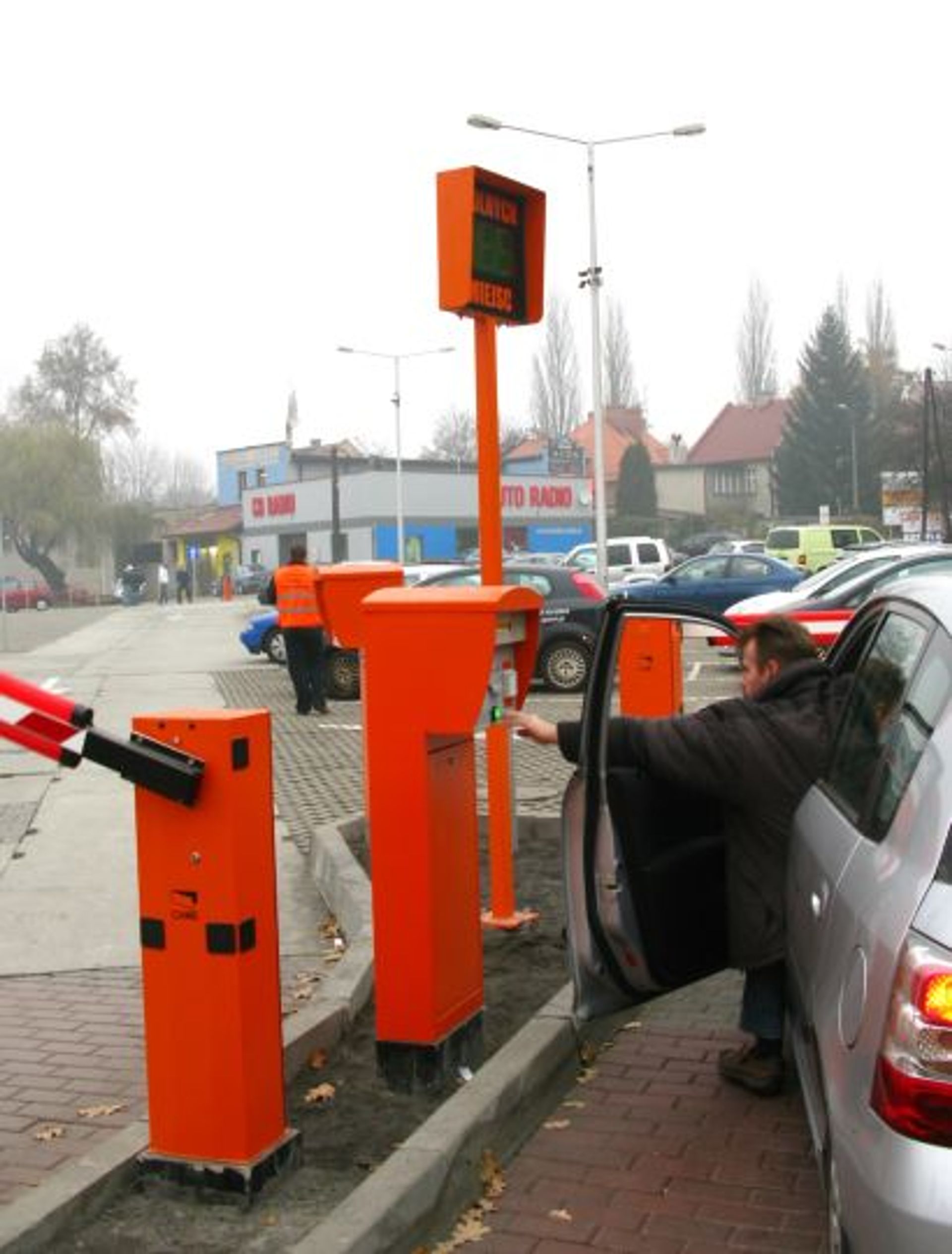  Nowoczesny parking w Rybniku przy ul. Skłodowskiej-Curie już otwarty