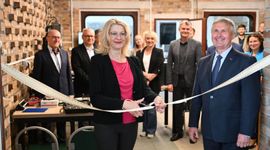 Politechnika Wrocławska otworzyła nowe laboratoria. Będą w nich badane pojazdy i napędy niskoemisyjne