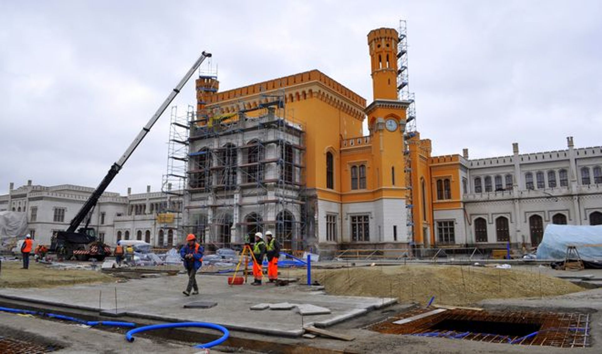  700 budowlańców pracuje przy modernizacji Dworca Głównego by zdążyć na Euro