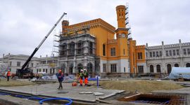 [Wrocław] 700 budowlańców pracuje przy modernizacji Dworca Głównego by zdążyć na Euro