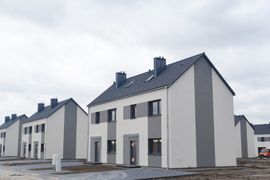 [wielkopolskie] Pierwsze domy w Zielonych Rabowicach pod Poznaniem gotowe