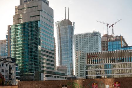 Aktywność budowlana na rynku biurowym w Warszawie pozostaje ograniczona