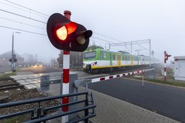 Bezpieczniej na 40 przejazdach kolejowo-drogowych w województwie łódzkim