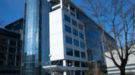 Alior Bank wystawia na sprzedaż biurowiec w centrum Warszawy