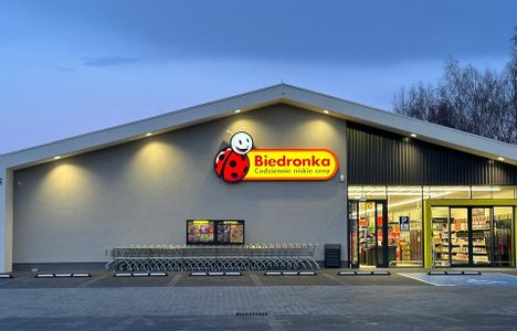 Biedronka modernizuje i otwiera nowe sklepy w Polsce