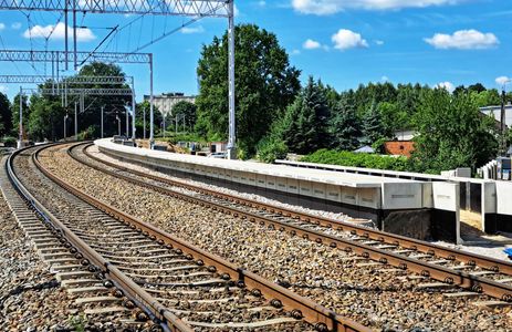 Rośnie nowy przystanek Pabianice Północne – będą lepsze podróże do Łodzi i Sieradza [ZDJĘCIA]