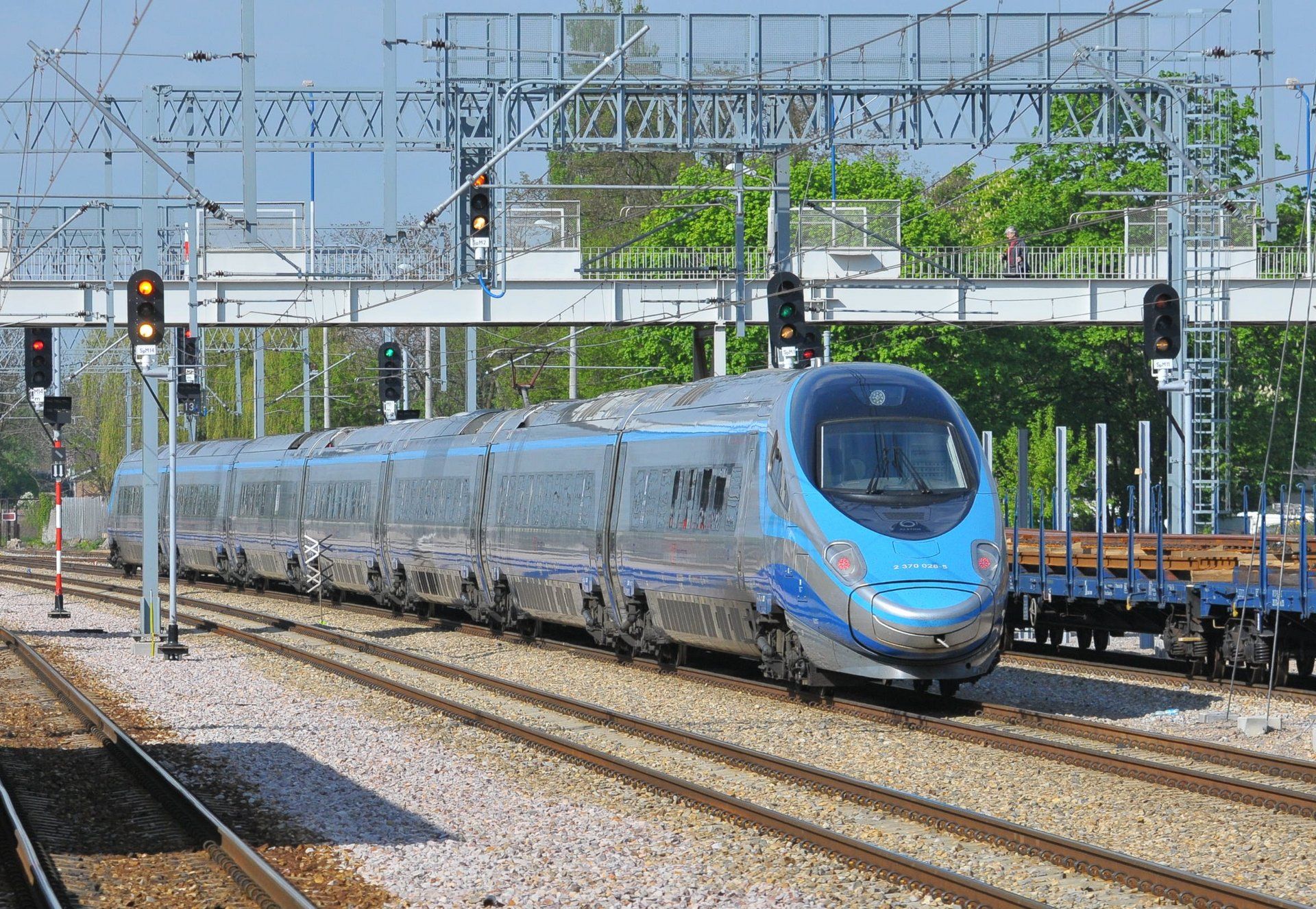 PKP PLK S.A. zwiększają parametry techniczne – rosną siła i prędkość kolei
