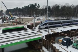 Budowa wiaduktów kolejowych na linii Koluszki - Łódź przekroczyła półmetek [ZDJĘCIA]