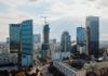 W centrum Warszawy trwa budowa 155-metrowego wieżowca Skysawa [FILM]