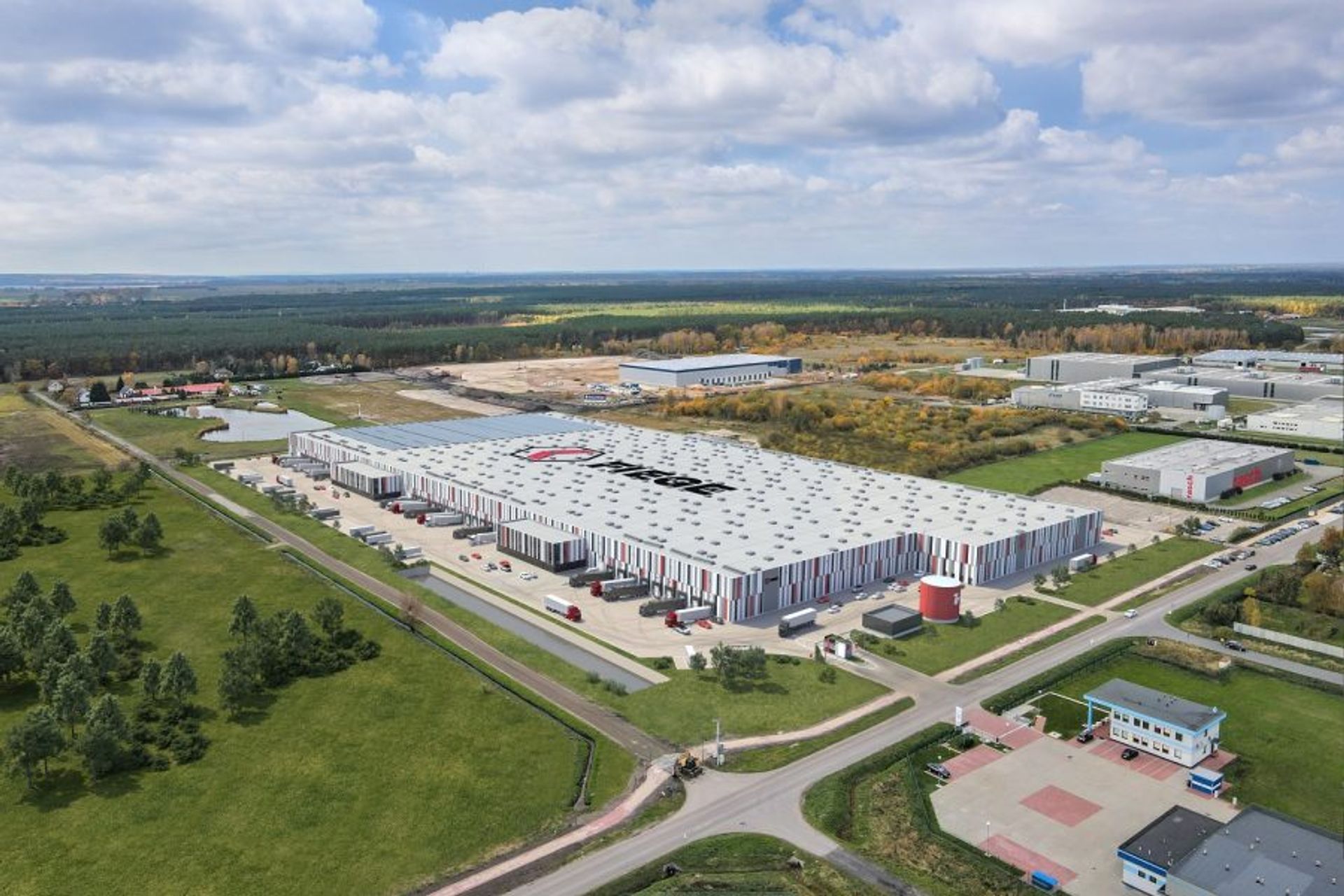 FIEGE otwarło w Goleniowie pod Szczecinem międzynarodowe centrum dystrybucji dla globalnego giganta e-commerce