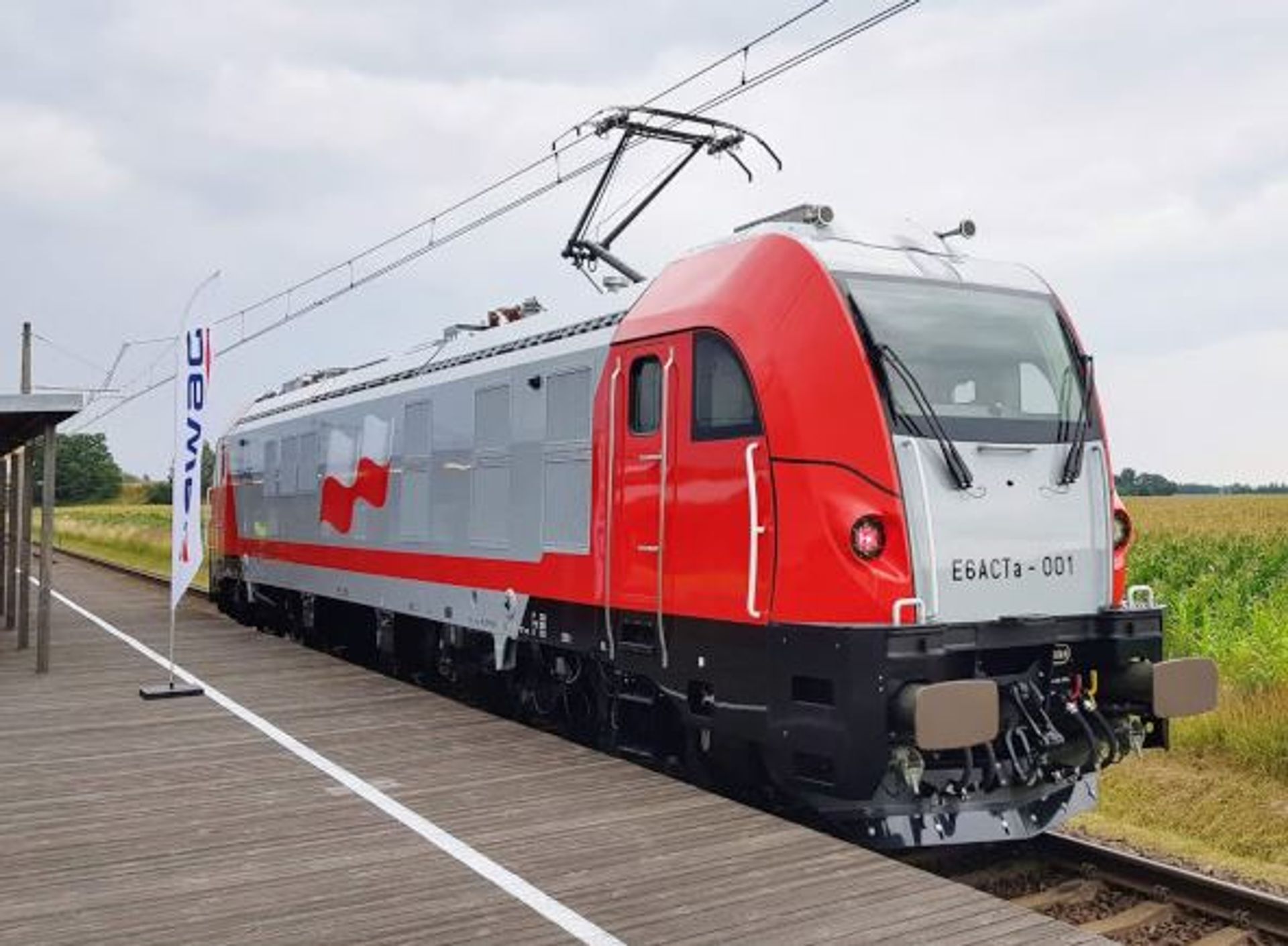 Rekordowa transakcja w historii polskiego leasingu. PKO Leasing finansuje 40 lokomotyw dla ORLEN Kolej