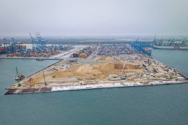 Na budowie wielkiego terminala T5 w Gdańsku trwają intensywne prace konstrukcyjne i ziemne [FILM+ZDJĘCIA]