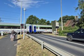 Tunele i wiadukty zamiast przejazdów kolejowo-drogowych. PKP PLK SA zatwierdziły listę zadań do realizacji [MAPY]