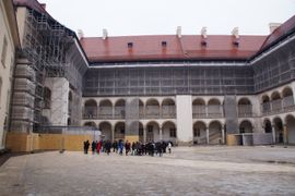 Kraków: Ruszył remont dziedzińca arkadowego na Wawelu