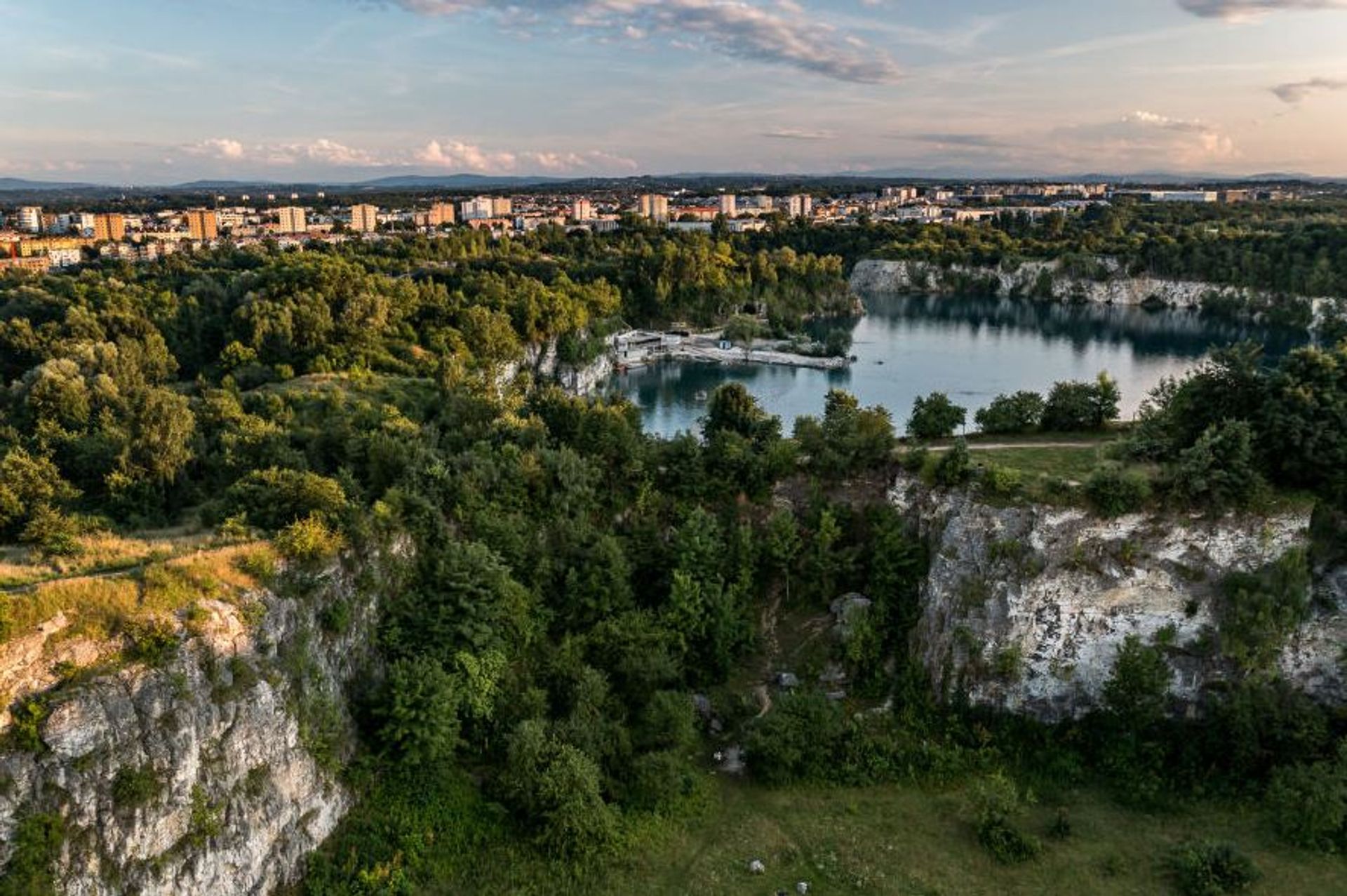Miasto Kraków kupiło 9,2 ha od dewelopera. Zamiast kolejnych mieszkań powstanie zielona przestrzeń służąca wszystkim mieszkańcom 