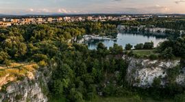Miasto Kraków kupiło 9,2 ha od dewelopera. Zamiast kolejnych mieszkań powstanie zielona przestrzeń służąca wszystkim mieszkańcom [FILM]