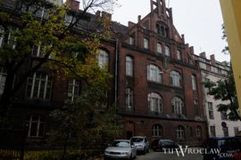 [Wrocław] Nikt nie chce kupić budynków szpitala na pl. Jana Pawła II. Obniżą cenę?