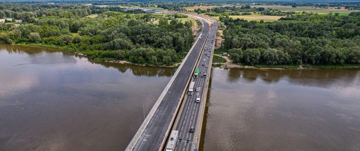 9,5 km nowymi jezdniami trasy głównej DK7 pod Warszawą