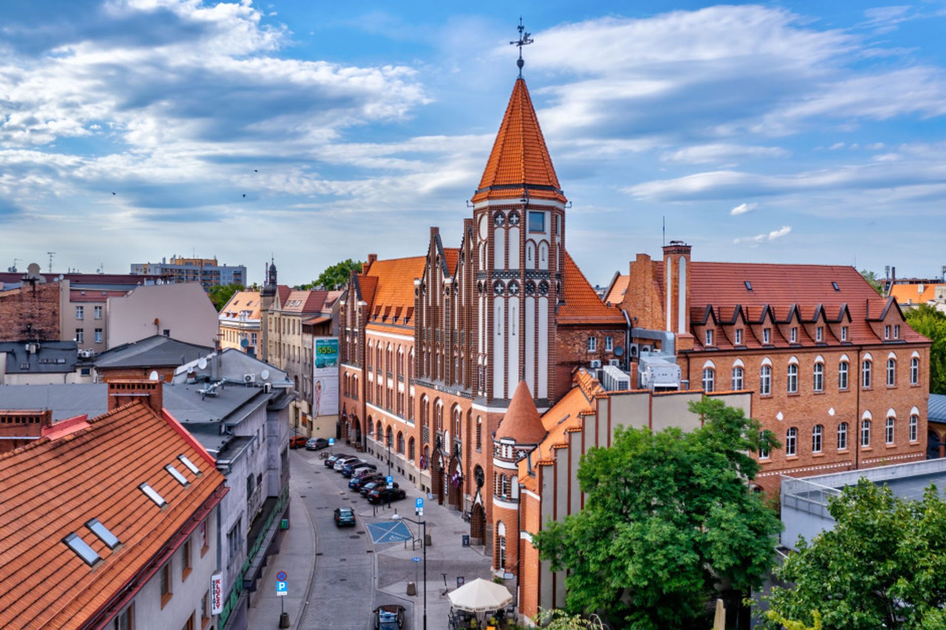 Firma DL Invest Group sfinalizowała prace nad wielofunkcyjnym kompleksem DL Vintage Post w centrum Gliwic