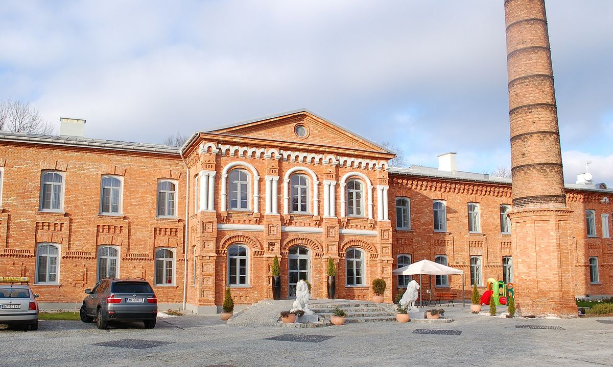 Fot. Wistula - Praca własna, CC BY-SA 3.0, https://commons.wikimedia.org/w/index.php?curid=157566813, / Hotel Royal Modlin
