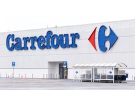 Carrefour zamyka kolejne sklepy i zwalnia pracowników w Polsce