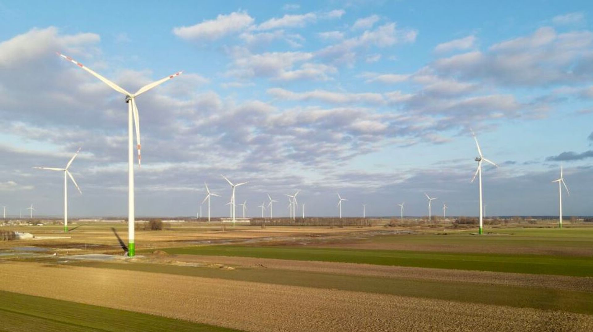 Energia elektryczna z OZE zasili wszystkie maszyny Paczkomat® InPost w Polsce