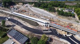 Węzeł przesiadkowy Gliwice-Łabędy na półmetku prac. Nowy układ drogowy i nowa stacja nabierają kształtów
