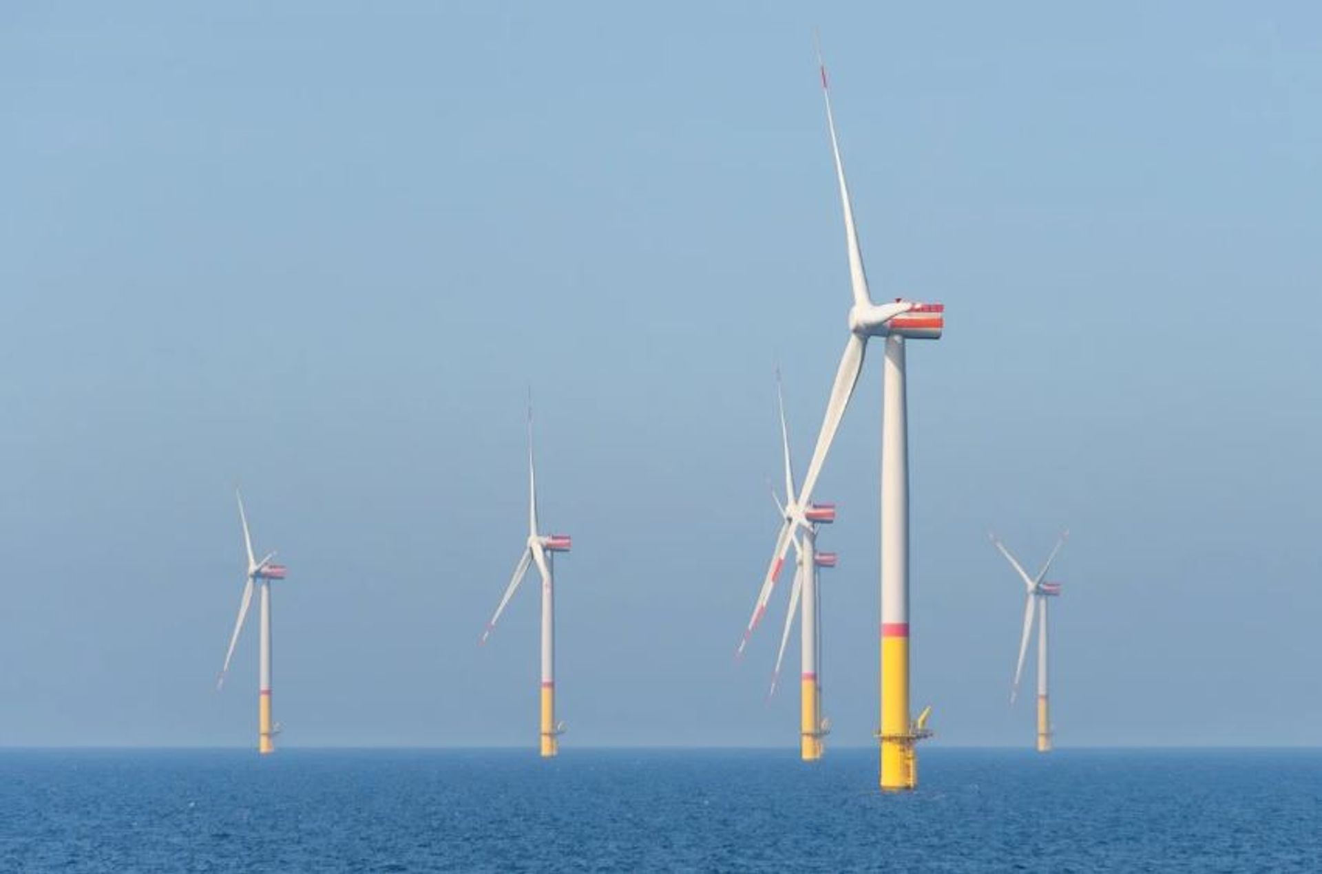 Agencja Rozwoju Przemysłu S.A. zacieśnia współpracę z deweloperami morskich farm wiatrowych ORLEN Neptun i PGE Baltica, dotyczące współpracy w zakresie morskiej energetyki wiatrowej