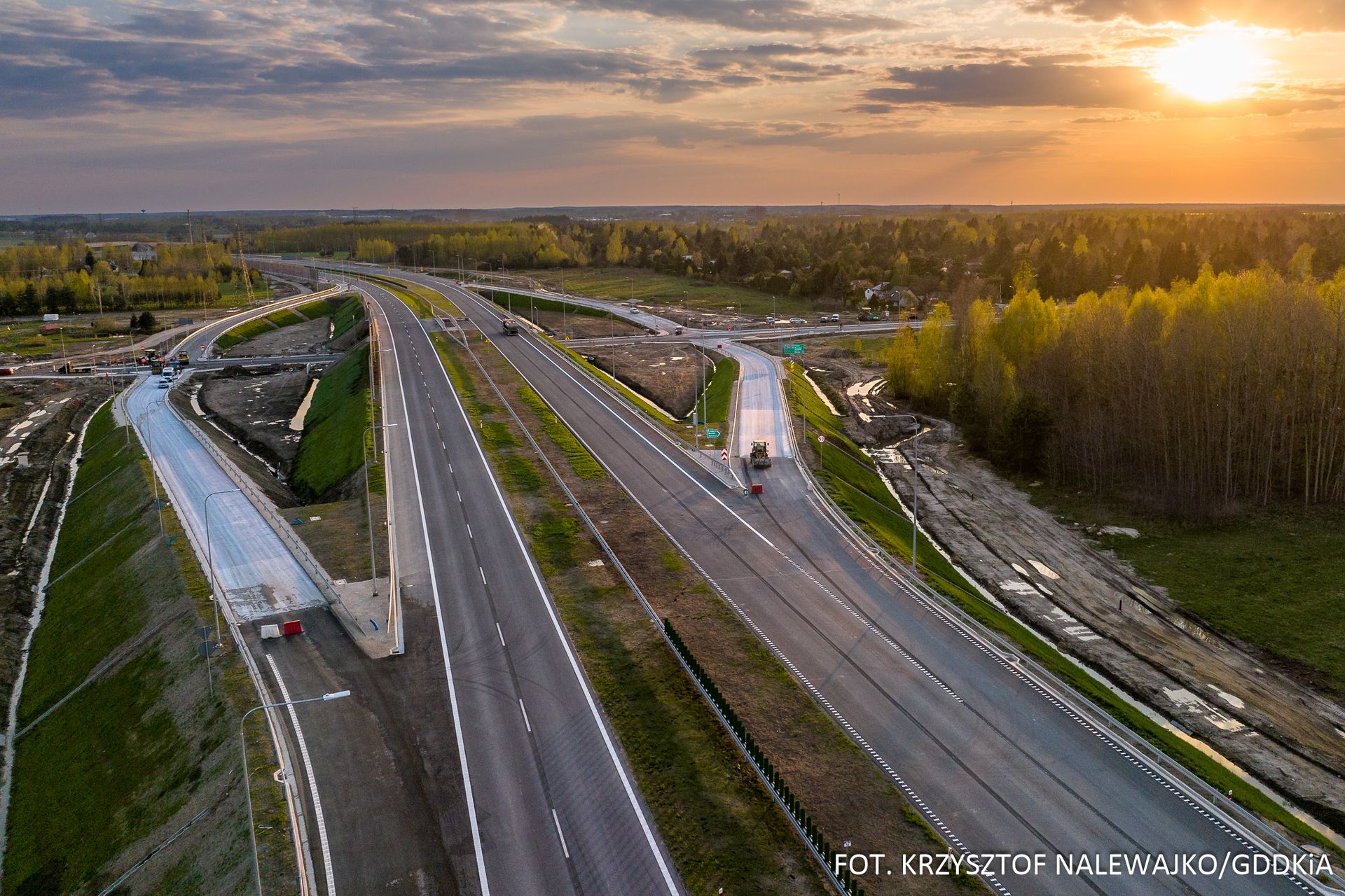 Trwają prace wykończeniowe na środkowym odcinku S7 Lesznowola - Tarczyn Północ 