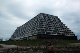 Hotel Gołębiewski w Pobierowie wciąż zamknięty. Kiedy ruszy "polski Dubaj"? [FILMY]