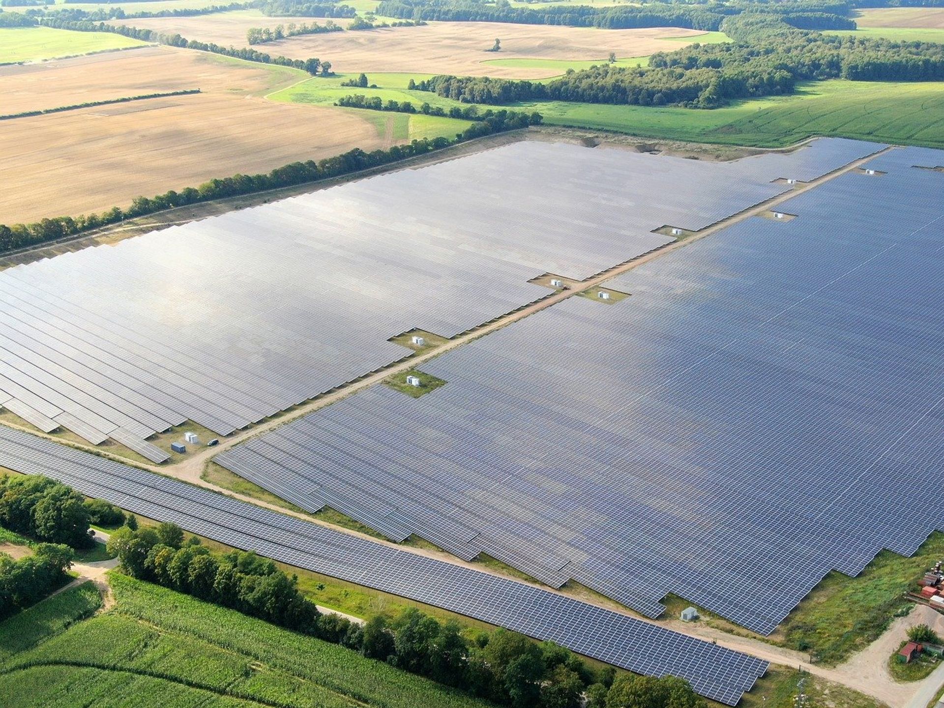 PAD RES pozyskał 240 mln zł na budowę dwóch dużych farm fotowoltaicznych w Polsce