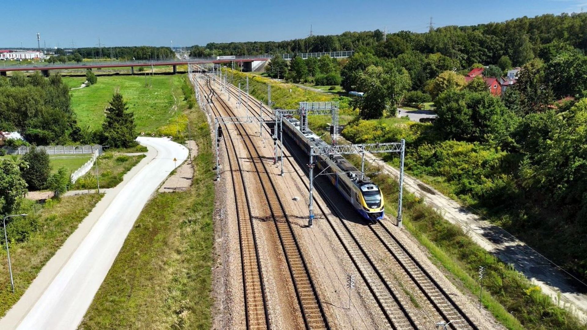 PKP PLK zwiększa prędkość pociągów na zmodernizowanych torach w Krakowie