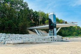 Nowe zejście na plażę w nadmorskim Pobierowie. Powstał taras widokowy na klifie