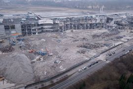 W Poznaniu kończy się rozbiórka jednej z największych galerii handlowych w Polsce [FILMY]