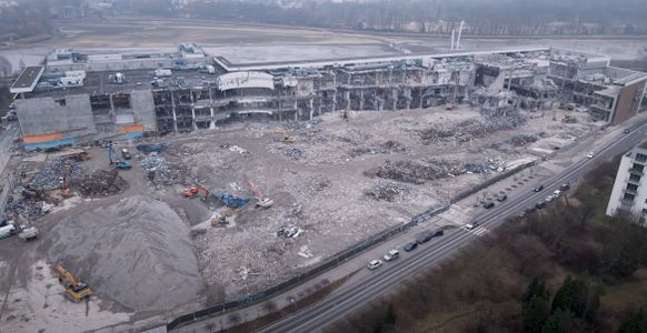 W Poznaniu kończy się rozbiórka jednej z największych galerii handlowych w Polsce [FILMY]