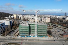 Wiecha na budynku K2 w Gdyni zawieszona