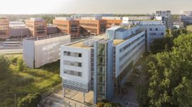 Uczelnia Łazarskiego kupiła biurowiec Taifun w Warszawie. Co w nim powstanie?