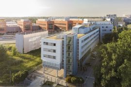 Uczelnia Łazarskiego kupiła biurowiec Taifun w Warszawie. Co w nim powstanie?