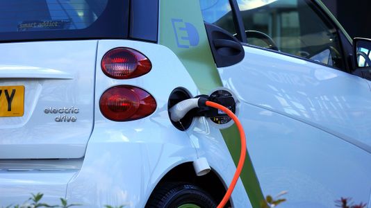 Już 100 tysięcy elektromobilnych pojazdów w Polsce