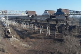 ArcelorMittal Poland rozbiera obiekty nieczynnej spiekalni w krakowskiej hucie [FILM]