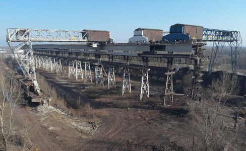 ArcelorMittal Poland rozbiera obiekty nieczynnej spiekalni w krakowskiej hucie [FILM]