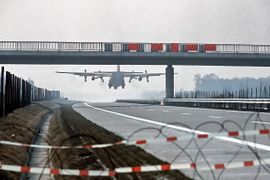 Polskie drogi jak pasy startowe: samoloty wojskowe mogą lądować na wybranych odcinkach