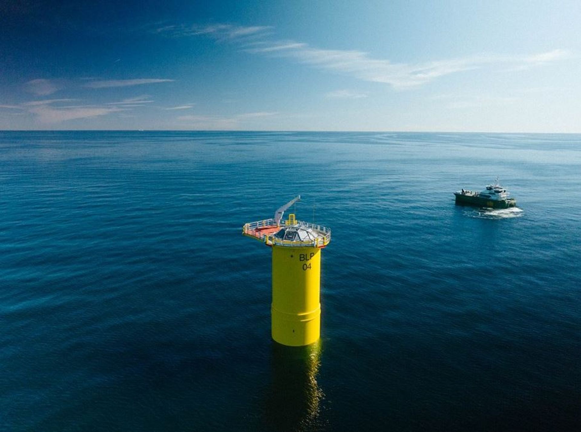 Pierwsze elementy przejściowe na morskiej farmie wiatrowej Baltic Power zainstalowane 