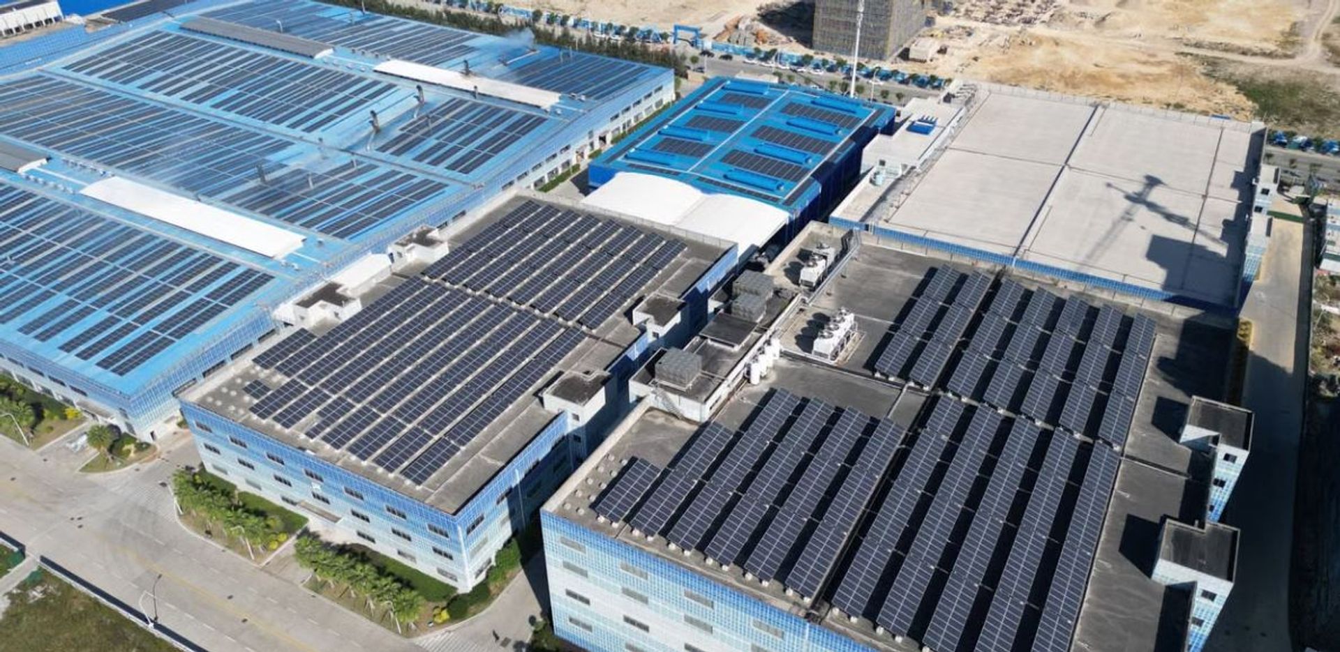 Zielona modernizacja - wyższy podatek od nieruchomości? Panele, ładowarki i magazyny energii pod lupą gmin 