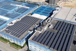 Zielona modernizacja - wyższy podatek od nieruchomości? Panele, ładowarki i magazyny energii pod lupą gmin [KOMENTARZ EKSPERCKI]