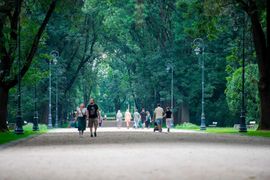 Zabytkowy Park Skaryszewski w Warszawie nabiera blasku