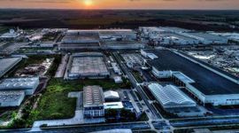 Powstająca pod Wrocławiem największa na świecie fabryka akumulatorów do aut elektrycznych będzie jeszcze większa